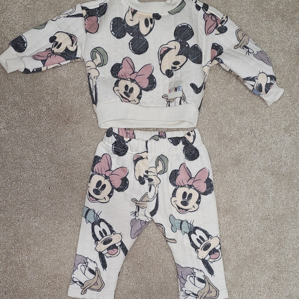 Disney Minnie & Friends 2 Piece Motiff Sweatsuit